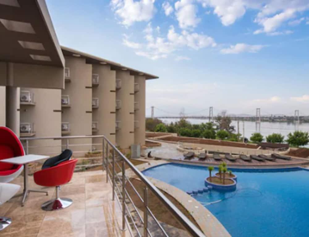 Hotel Vip Executive טטה מראה חיצוני תמונה