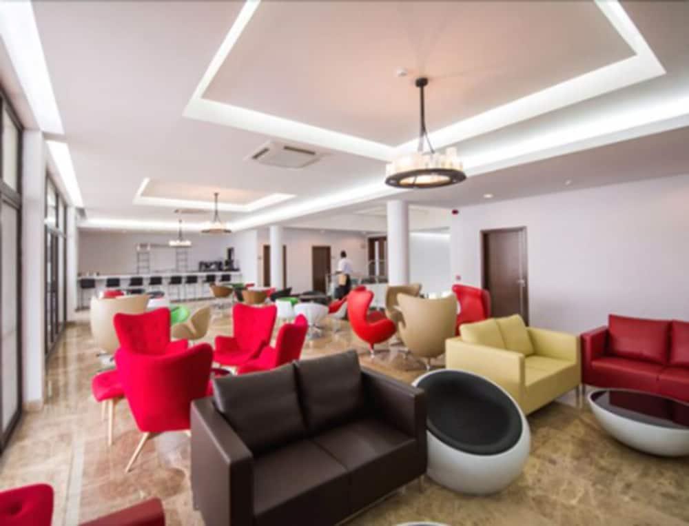 Hotel Vip Executive טטה מראה חיצוני תמונה