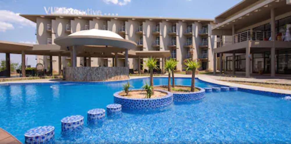 Hotel Vip Executive טטה מראה חיצוני תמונה