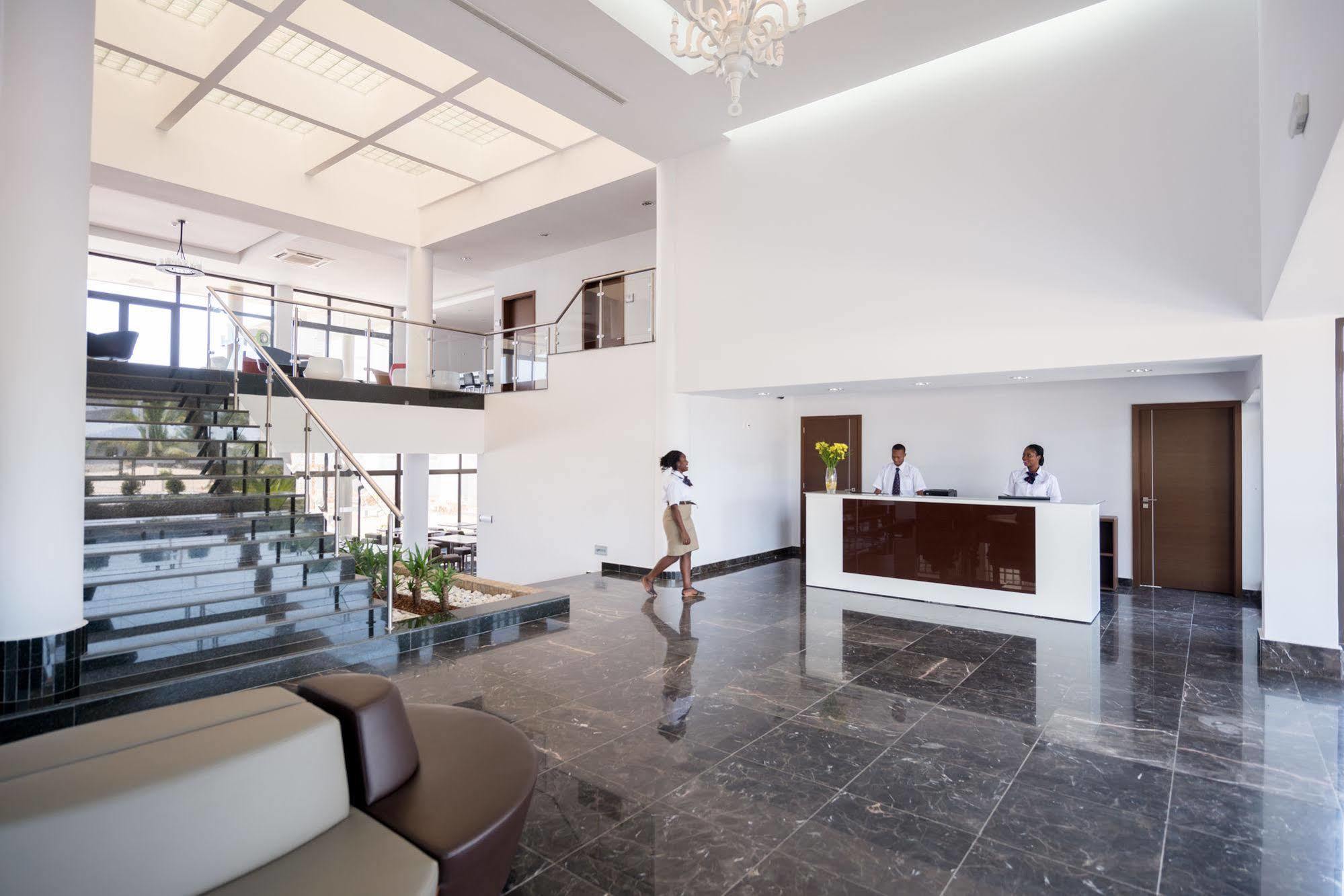 Hotel Vip Executive טטה מראה חיצוני תמונה